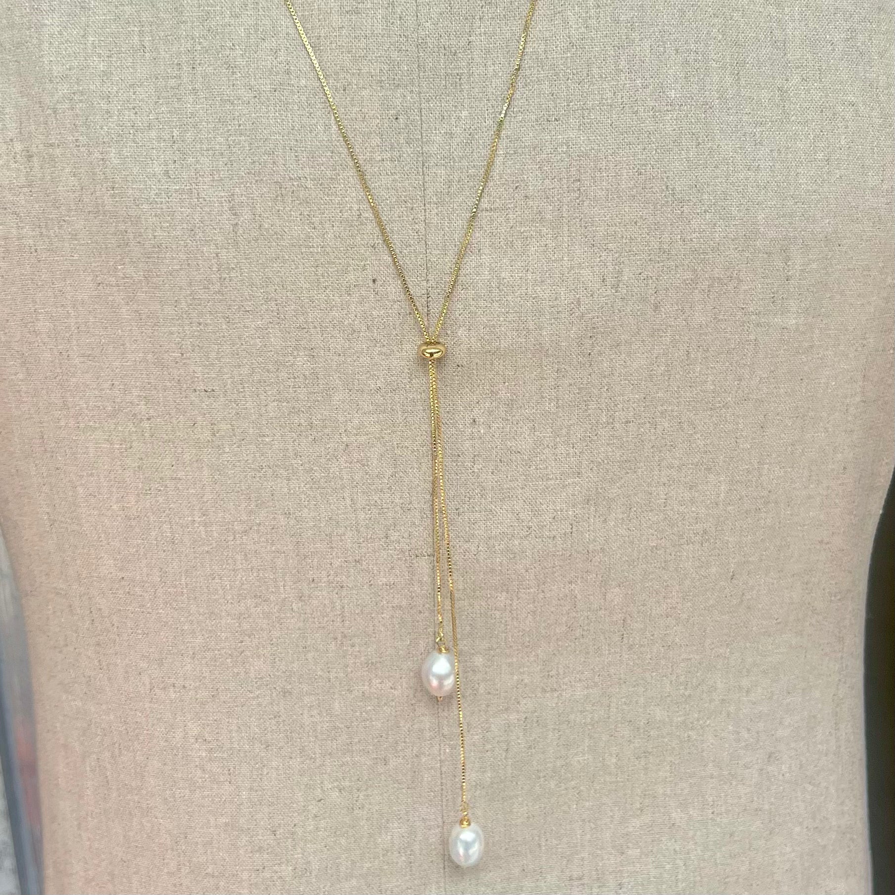 Dangling Pearls Necklace