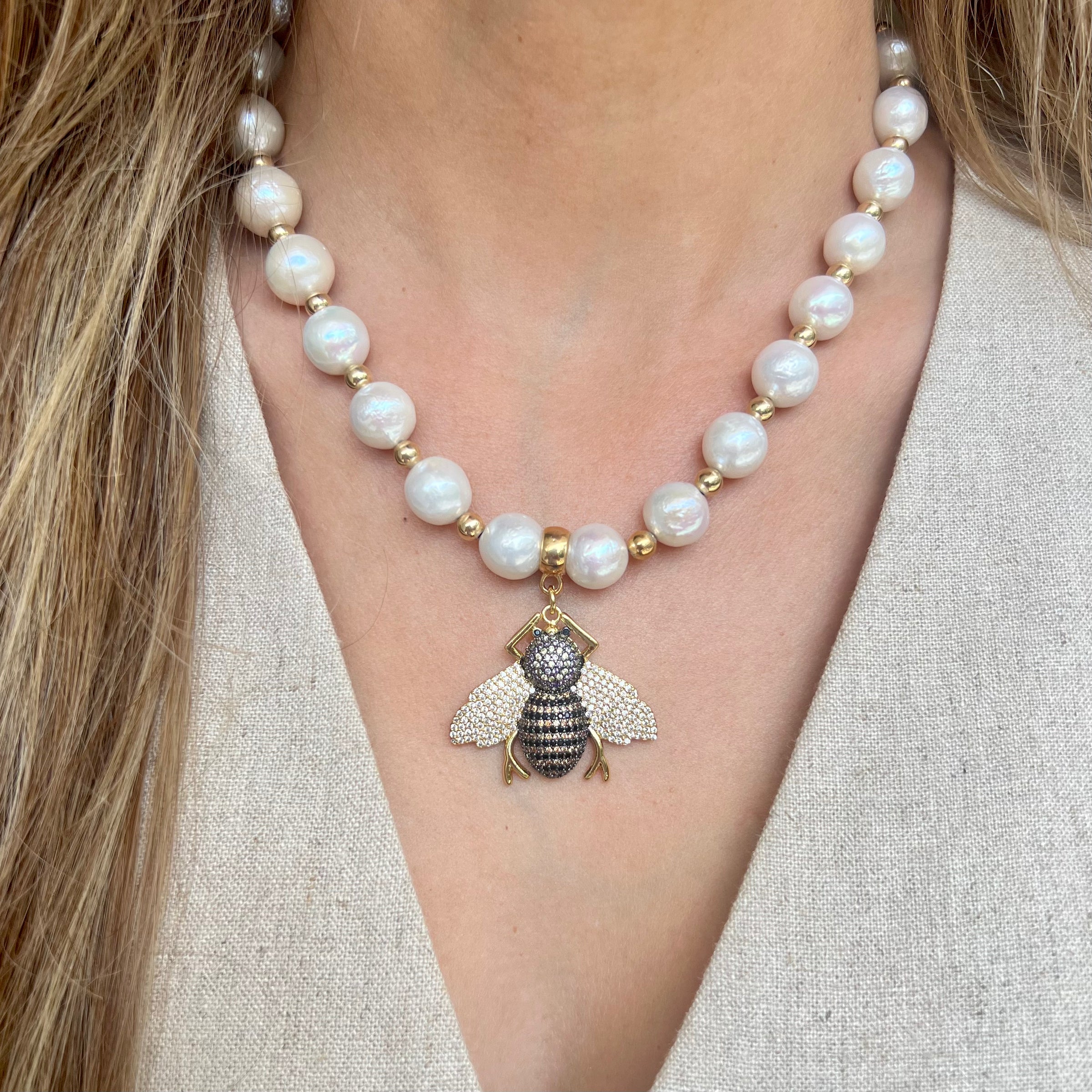 Bee pearl necklace deals