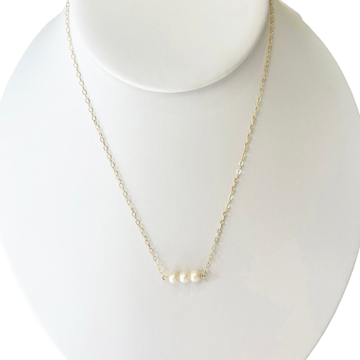 Lili Pearl Short Necklace